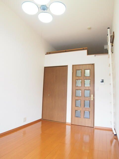 メゾン・ラフィーネの居間・リビング