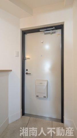 ライオンズマンション辻堂西海岸の玄関|明るい玄関です