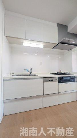 ライオンズマンション辻堂西海岸のキッチン|コンパクトなキッチンで掃除もラクラク