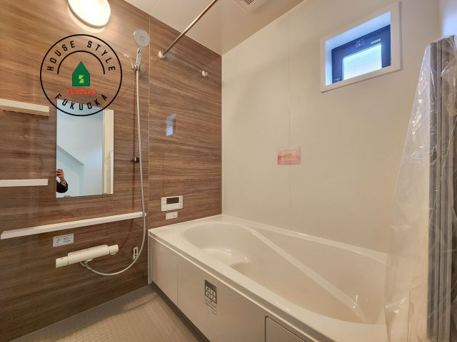 春日市大谷5丁目第4-2棟（1号棟）　の内観：施工例|1日の疲れを癒してくれる広々バスルーム。雨の日のお洗濯にも大活躍な浴室乾燥機付です！