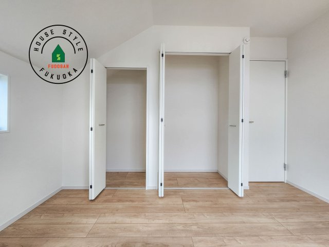 春日市大谷5丁目第4-2棟（1号棟）　の内観：施工例|洋服や大きな荷物が多い方や人数の多いご家族などは、一般的なクローゼットよりもウォークインクローゼットのほうが使い勝手が良いです。