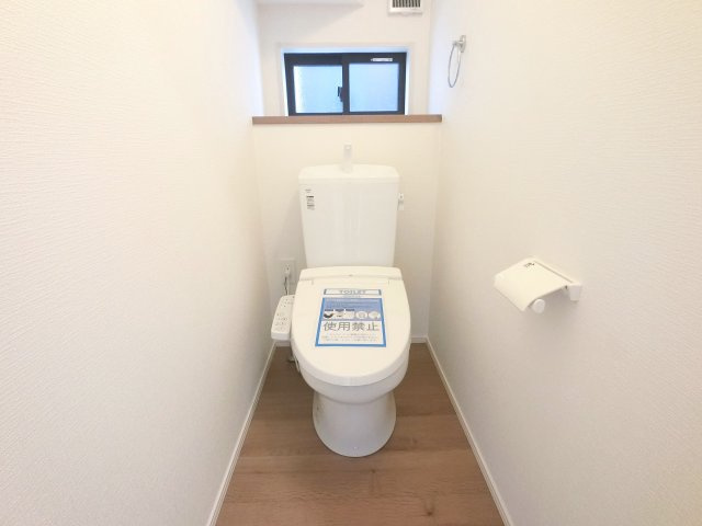 三養基郡基山町大字小倉11期　2号棟のトイレ|清潔感のあるトイレです