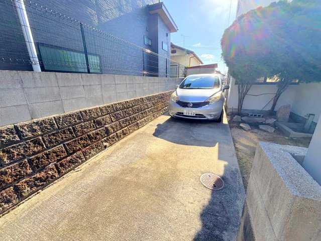 安芸郡熊野町呉地５丁目の一戸建ての駐車場