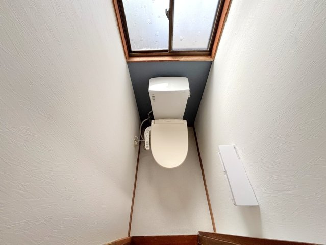 安芸郡熊野町呉地５丁目の一戸建てのトイレ