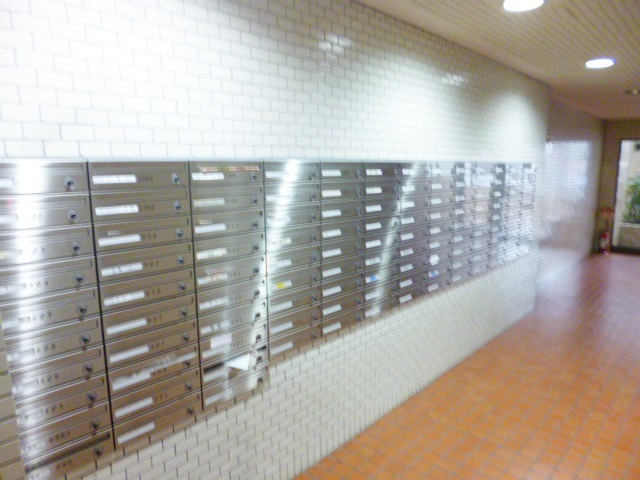 コープ野村王子のエントランス|集合POSTです！