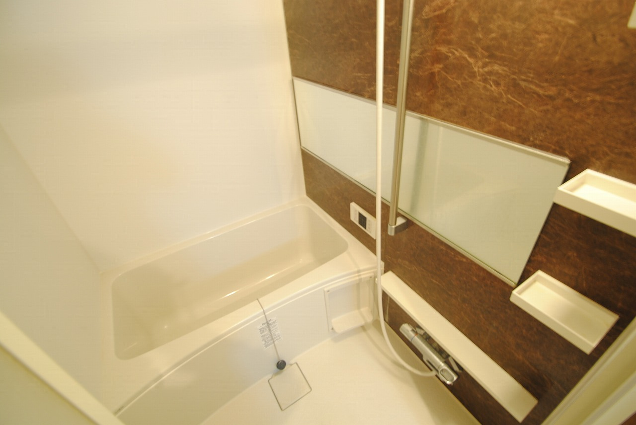 at.east(エイティ・イースト)の浴室