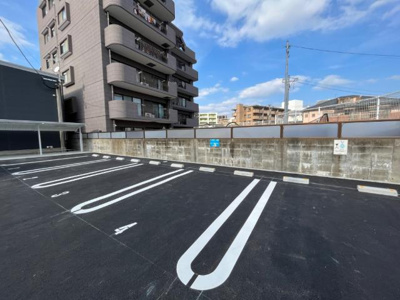 【駐車場】 | Feliz Bonita（フェリス　ボニータ） | 外観写真（昼）