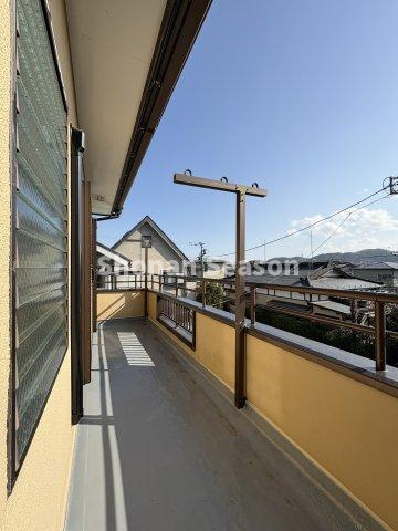【バルコニー】 | 南向きバルコニーは、気持ち良く洗濯物が乾かせそうですね♪