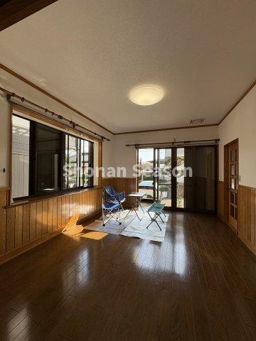 【居間・リビング】 | 二世帯・３世帯でもゆったり暮らせる3SLDKのお住まいです♪