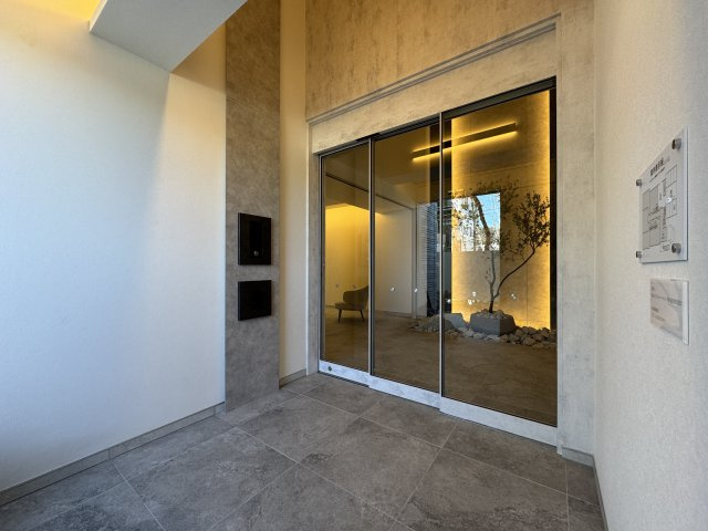 グリナージュ　リリアのエントランス|オートロック周りもゆとりあり♪キーレスです！
