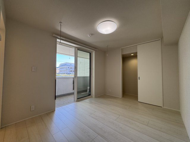 グリナージュ　リリアの居間・リビング|7帖洋室♪