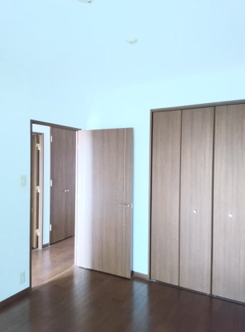 芦屋ハイタウンの洋室|約5.8帖の洋室(廊下西側)となります。