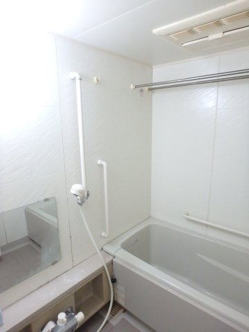 芦屋ハイタウンの浴室|浴室暖房乾燥機付きの浴室です