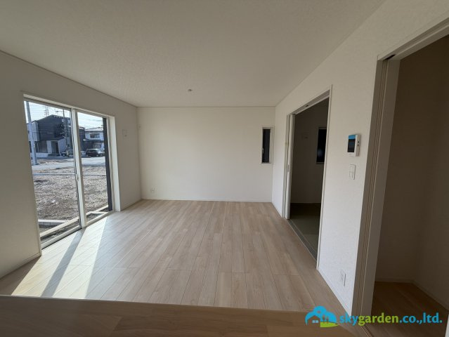 平塚市御殿第18Ⅰ期4棟　新築戸建　全8棟4号棟の居間・リビング