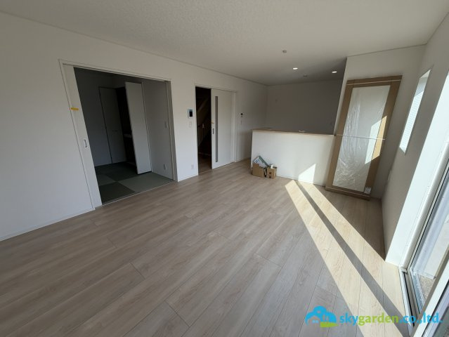 平塚市御殿第18Ⅰ期4棟　新築戸建　全8棟4号棟の居間・リビング