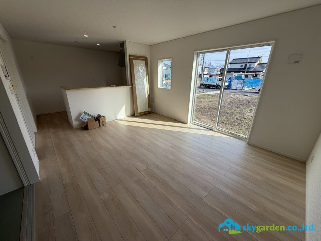 平塚市御殿第18Ⅰ期4棟　新築戸建　全8棟4号棟の居間・リビング