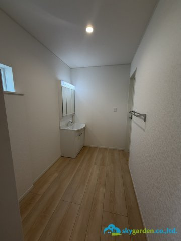 平塚市御殿第18Ⅰ期4棟　新築戸建　全8棟4号棟の脱衣所