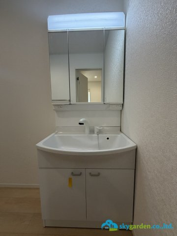 平塚市御殿第18Ⅰ期4棟　新築戸建　全8棟4号棟の独立洗面台