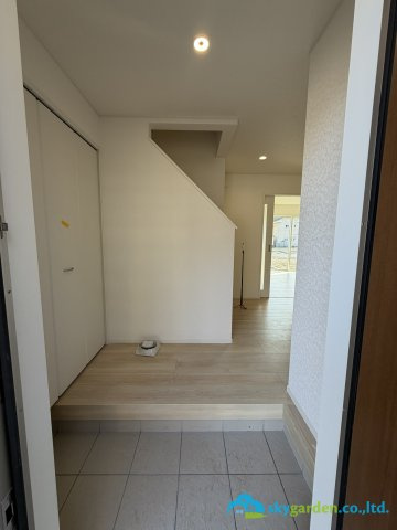 平塚市御殿第18Ⅰ期4棟　新築戸建　全8棟4号棟の玄関