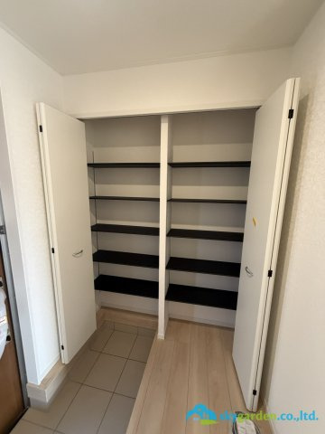 平塚市御殿第18Ⅰ期4棟　新築戸建　全8棟4号棟の玄関