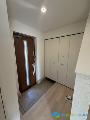 平塚市御殿第18Ⅰ期4棟　新築戸建　全8棟4号棟の玄関