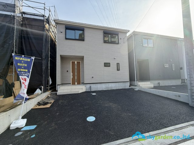 平塚市御殿第18Ⅰ期4棟　新築戸建　全8棟4号棟の前面道路含む現地写真