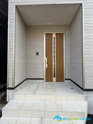 平塚市御殿第18Ⅰ期4棟　新築戸建　全8棟4号棟の玄関