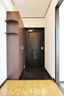 【玄関】 | ガーデンヒルズ助任Ⅰ | ゆったりとした玄関です