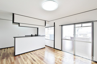 【居間・リビング】 | ガーデンヒルズ助任Ⅰ | ゆったり過ごせる居間です