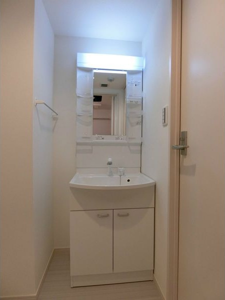 リブリ・アリコットの洗面所|明るい洗面所です