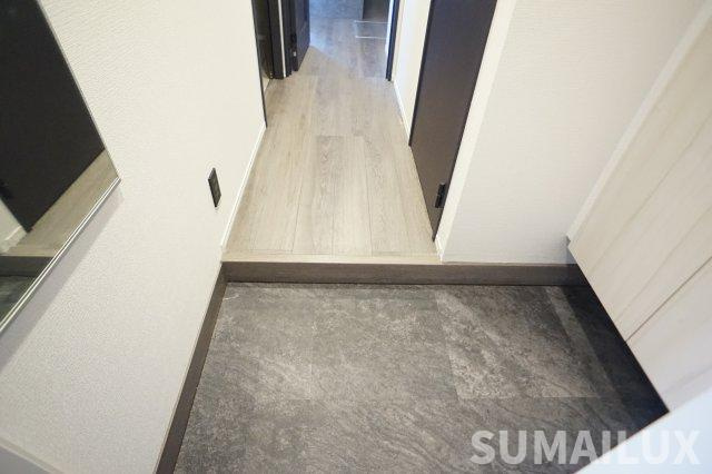 熊本市中央区新屋敷２丁目のアパートの玄関