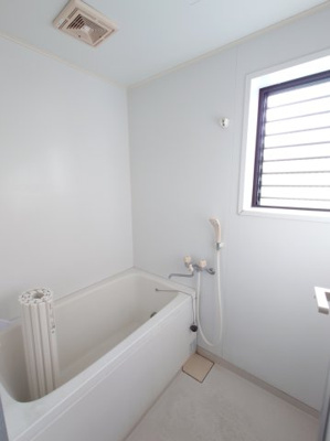 【浴室】 | 岩﨑マンション | コンパクトで使いやすいお風呂です