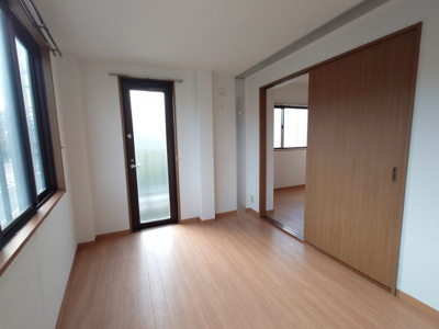 【洋室】 | 岩﨑マンション | 個人の部屋や寝室として使える洋室です