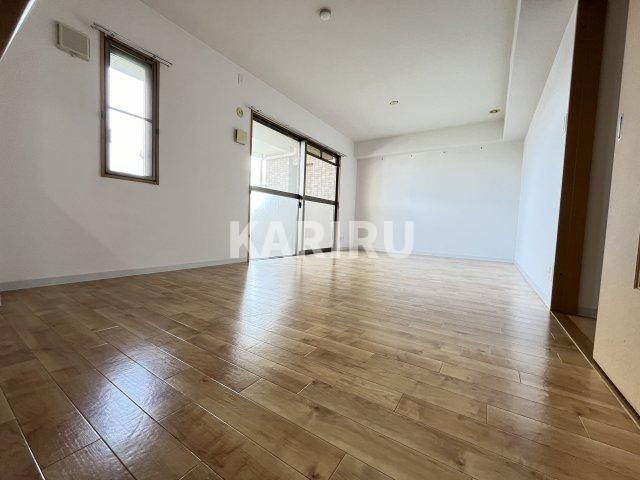 ソレアード鶴見の居間・リビング