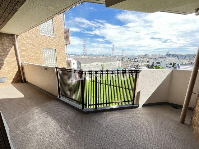 ソレアード鶴見のバルコニー