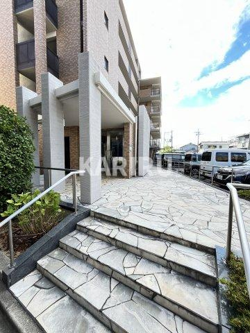 ソレアード鶴見のエントランス