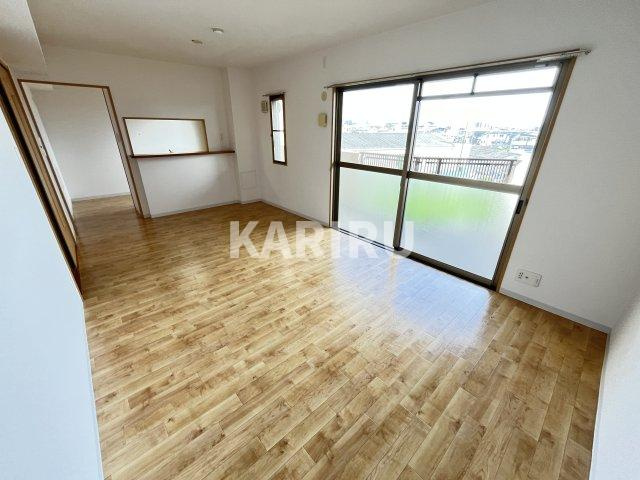 ソレアード鶴見の居間・リビング