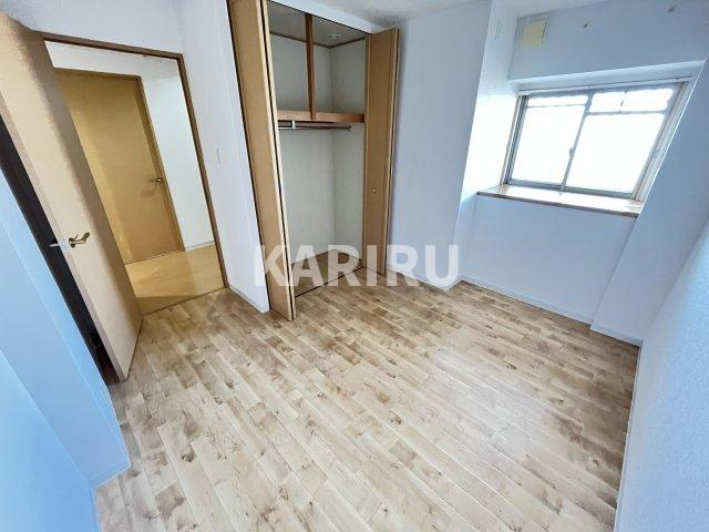 ソレアード鶴見の洋室