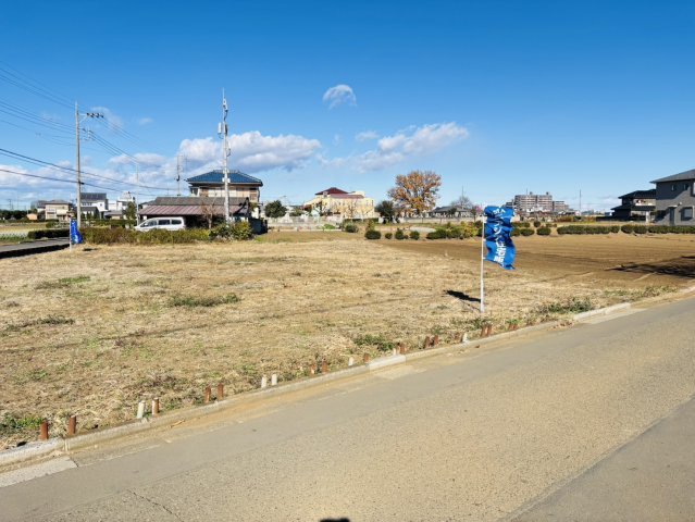 敷地面積60.9坪　売地　ふじみ野市大井の前面道路含む現地写真|現地（2025年12月）撮影
西公道約4.0ｍ、北側公道約2.1ｍ。角地♪日当たり良好です♪
