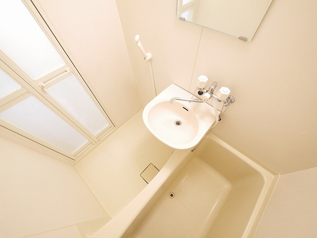 レオパレストミタⅡの浴室|コンパクトで使いやすいお風呂です