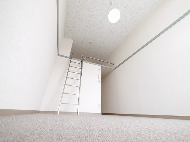 レオパレストミタⅡの洋室|明るい洋室です