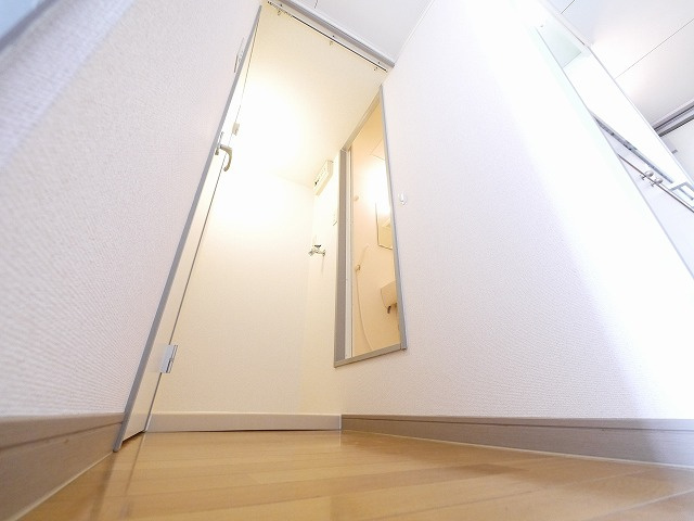 レオパレストミタⅡの内装|明るい室内です