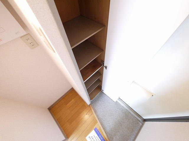 レオパレストミタⅡの玄関|シンプルで使いやすい玄関です