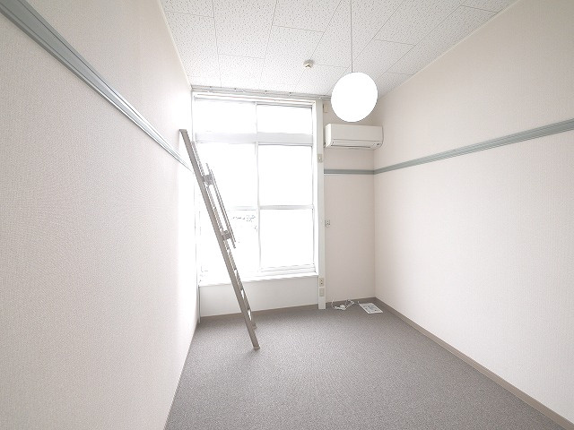 レオパレストミタⅡの居間・リビング|居間です