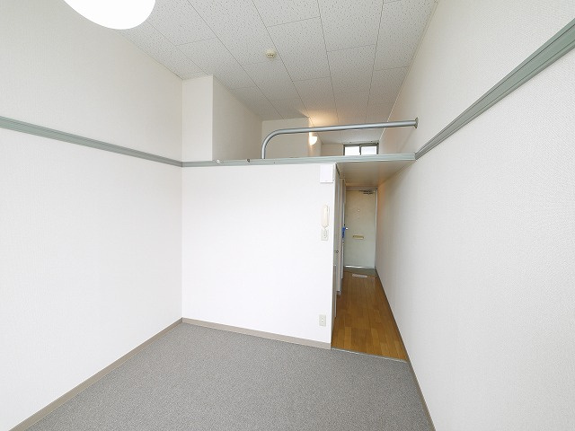 レオパレストミタⅡの収納|たっぷりとした収納スペースです