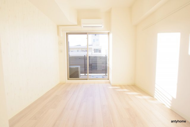 プレサンス南堀江　仲介手数料無料の居間・リビング