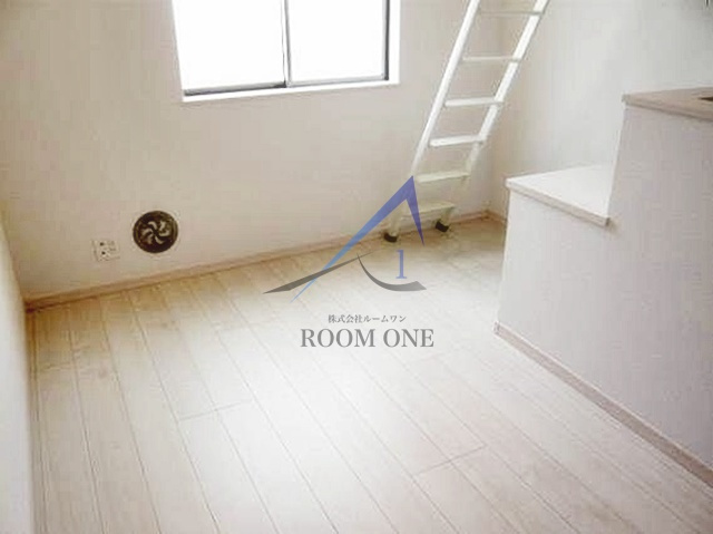 ポモドーロ三軒茶屋の居間・リビング|洋室のお部屋です。