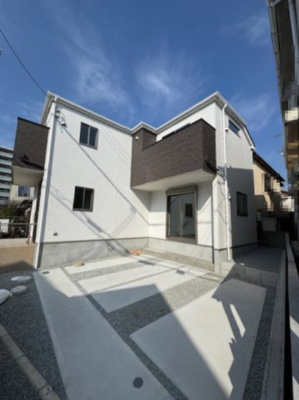 【外観】 | Terrechez堺市西区浜寺昭和町1期 | カースペースは並列2台分あり(車種による)！道路と敷地との高低差が少なく、お車の出し入れもスムーズです。