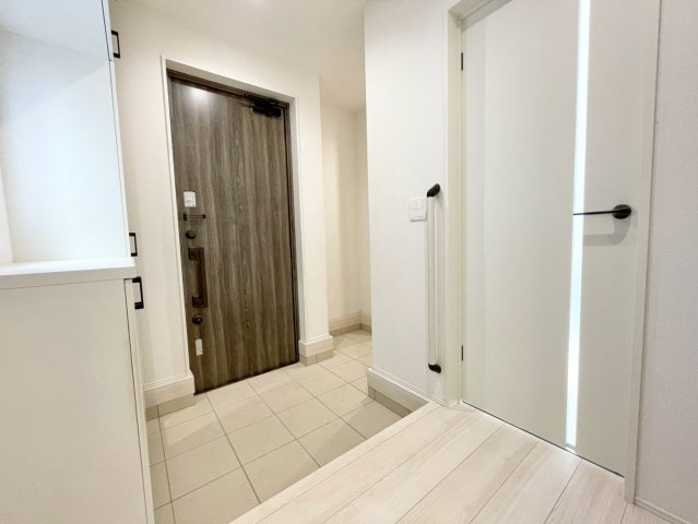 【玄関】 | 富里市日吉倉2号棟 | 最短即日のご見学も承ります！お気軽に０４７６－３７－３８８８までお問合せ下さい！