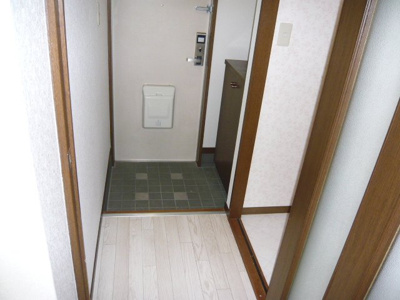 【玄関】 | ＳＵＥ　ＳＴＡＴＩＯＮハイツ | 玄関